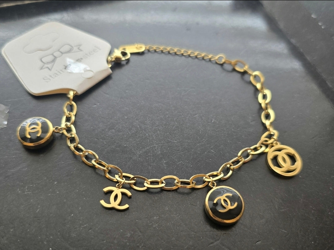 F. Bracelet Dainty Much